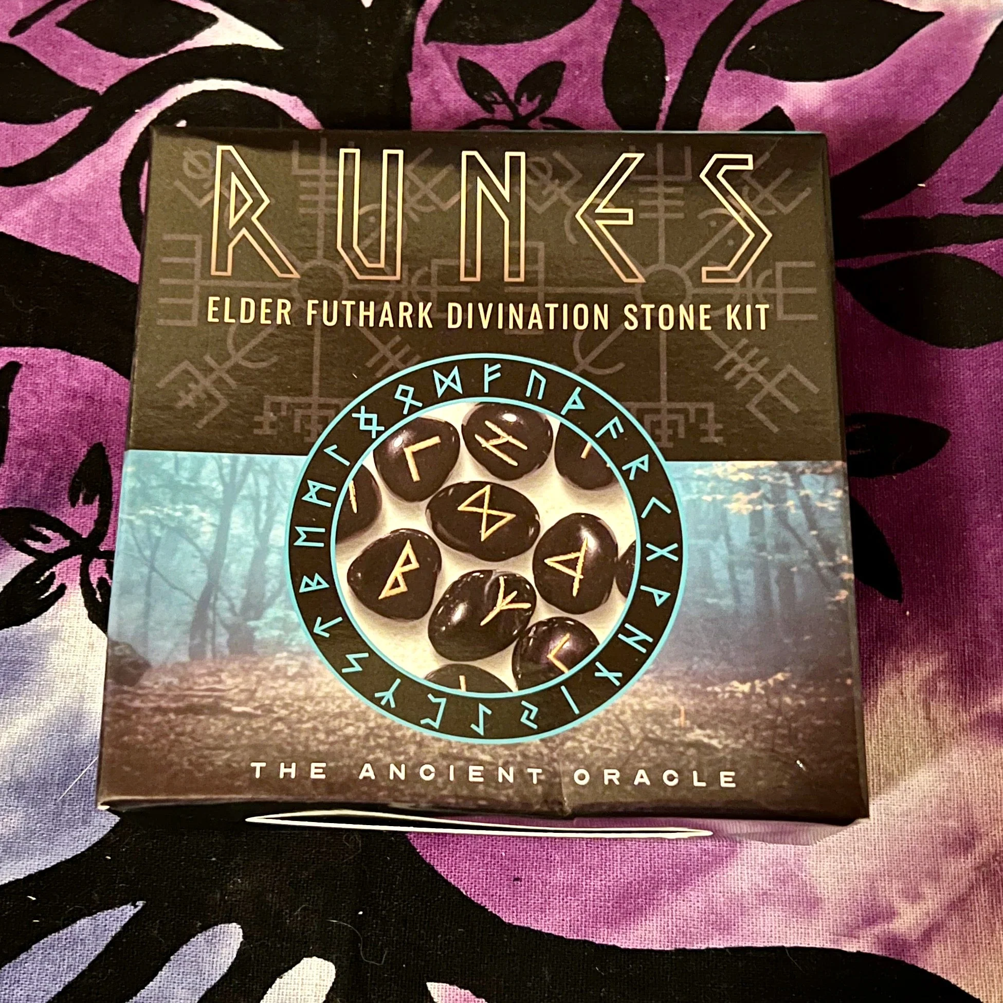 (image for) Runes - Elder Futhark Divination Stone Kit